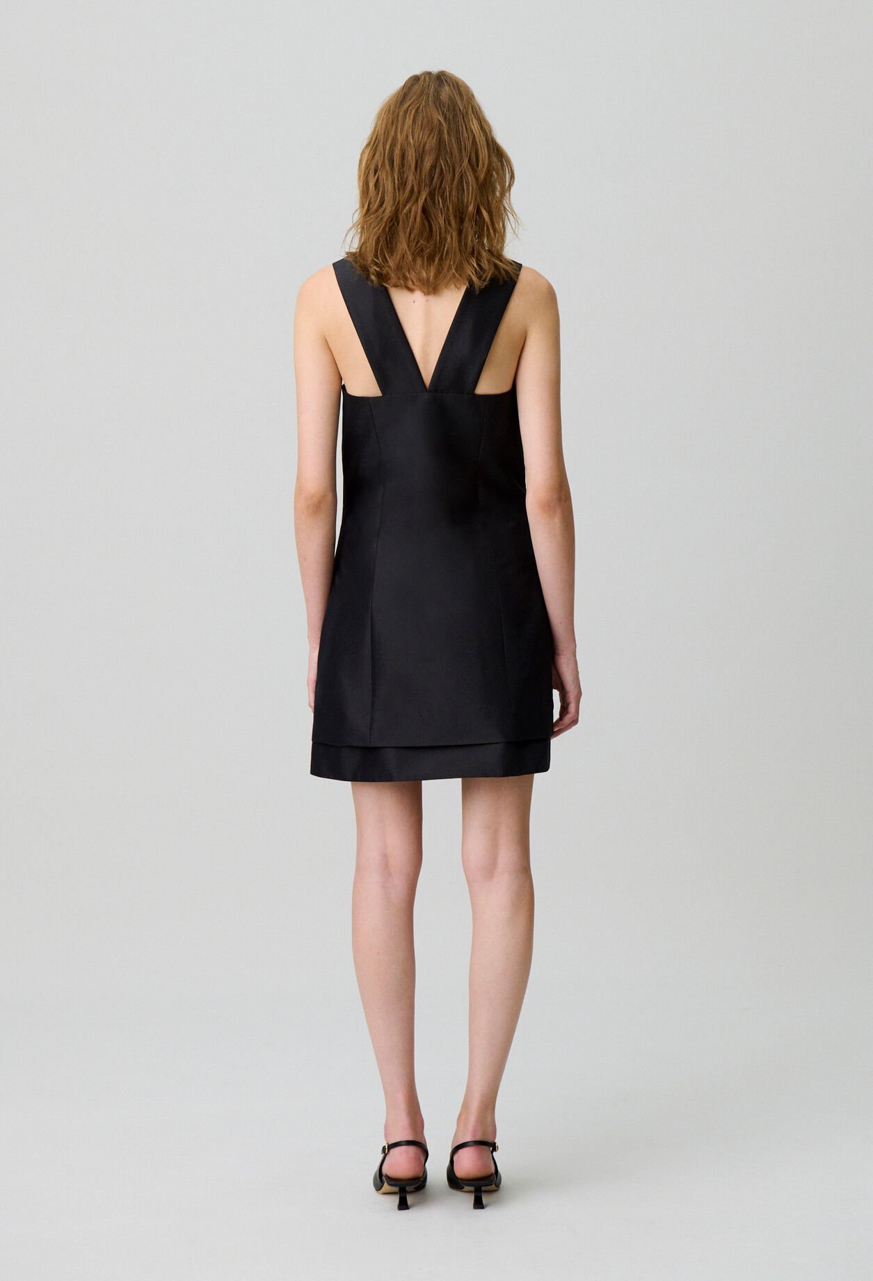 Kurzes Kleid mit Schleife