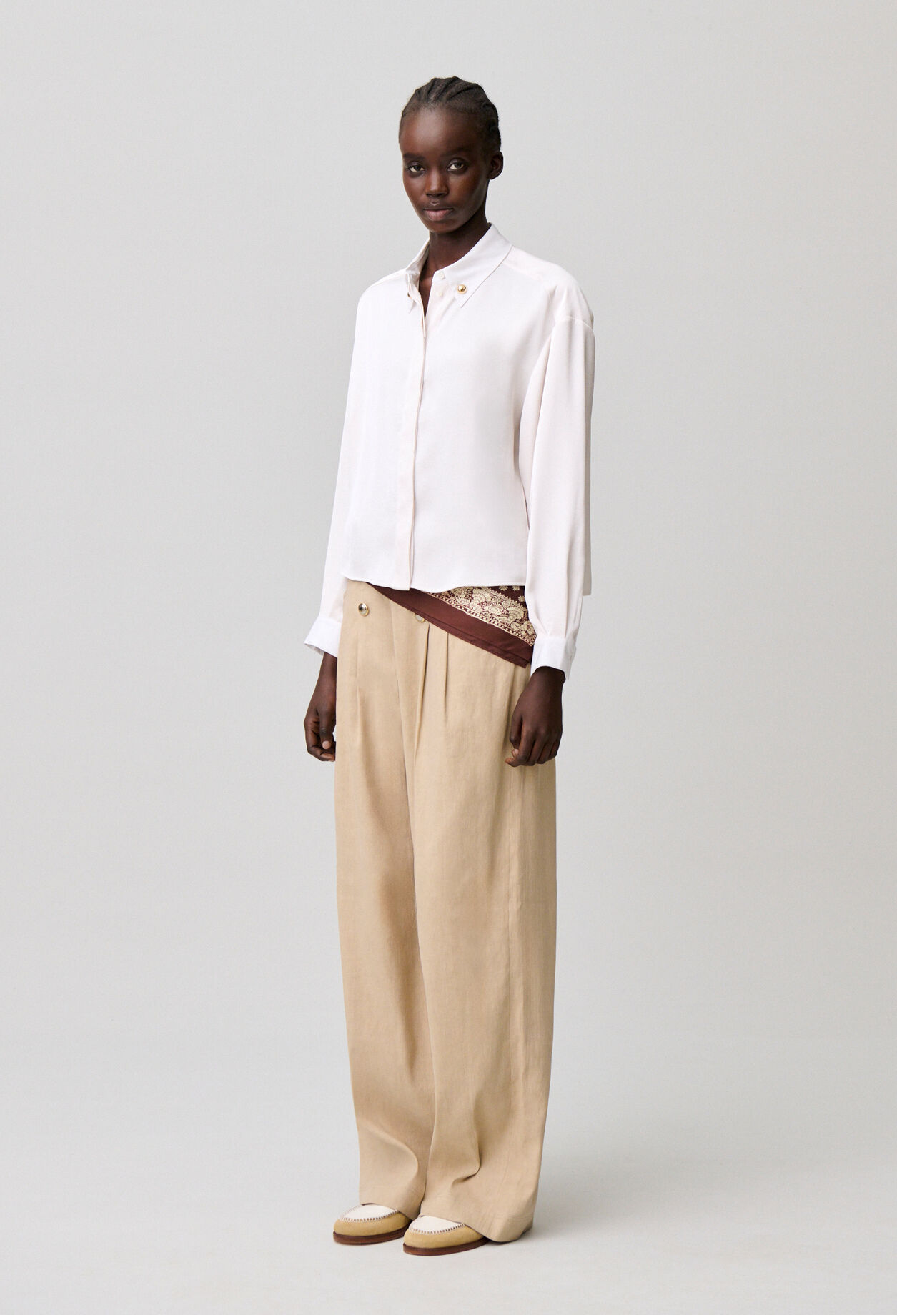 Shirt with collar details