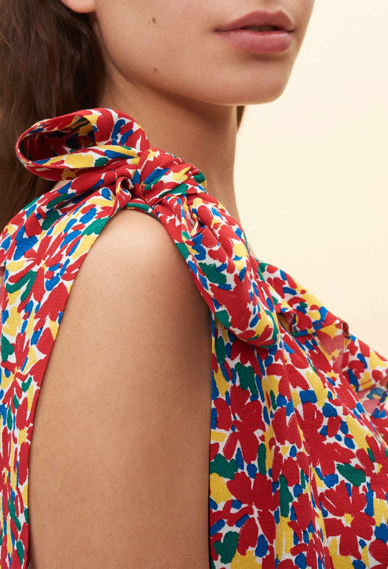 Asymmetric flowery top