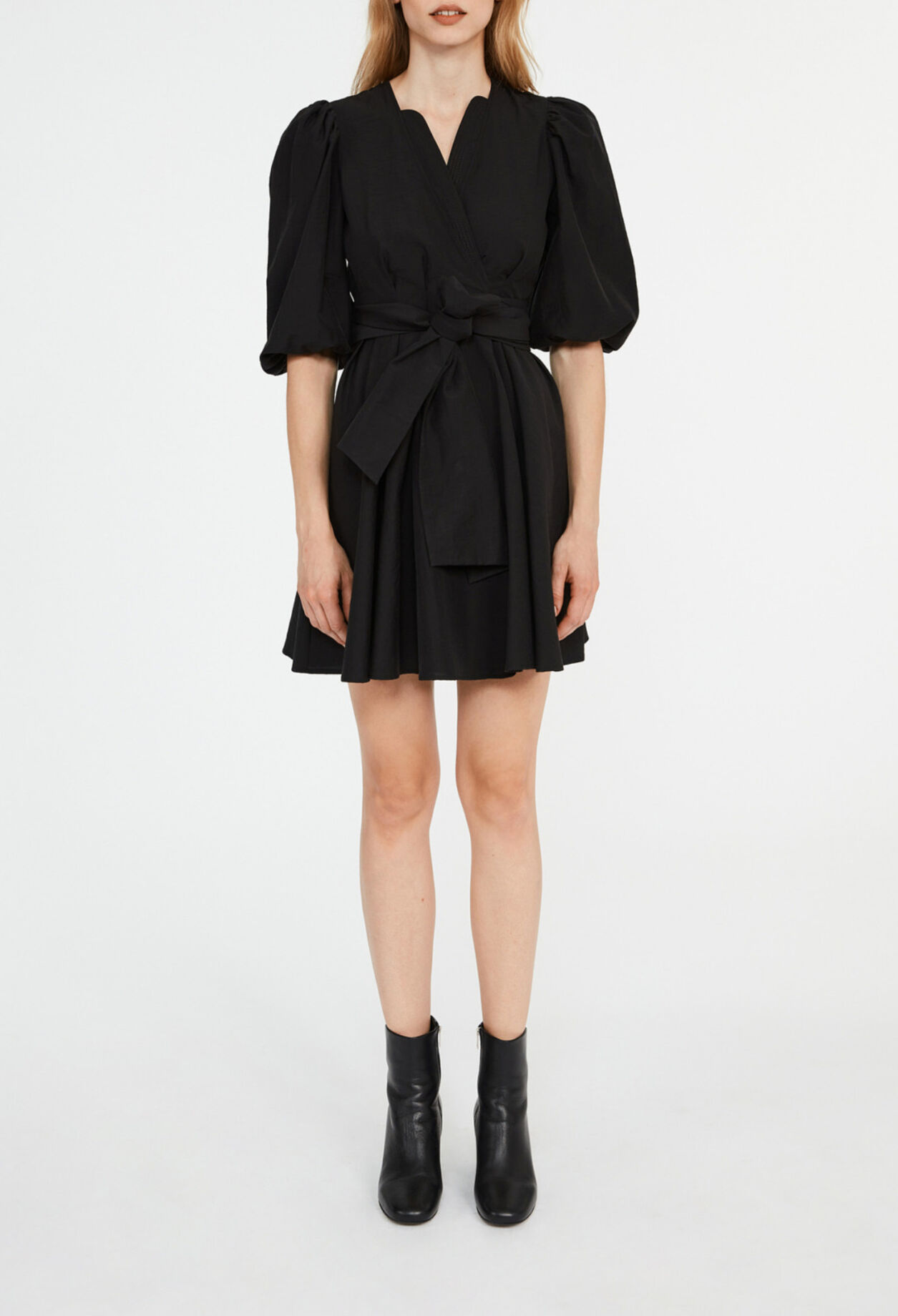 Kurzes ausgestelltes Kleid