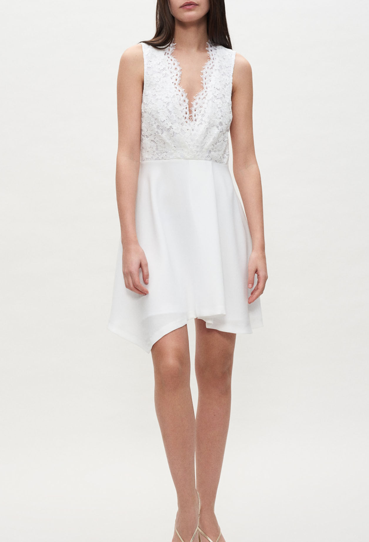 Ecru Kleid aus Spitze und Satin