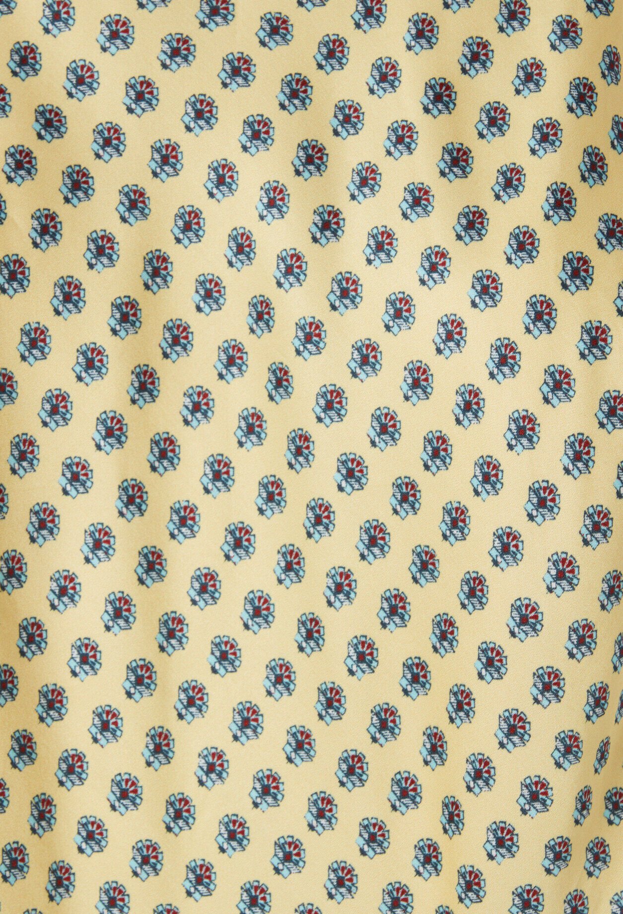 Langes, satiniertes Kleid