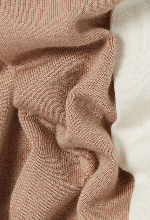 Kurzer Pulli in gleicher Farbe