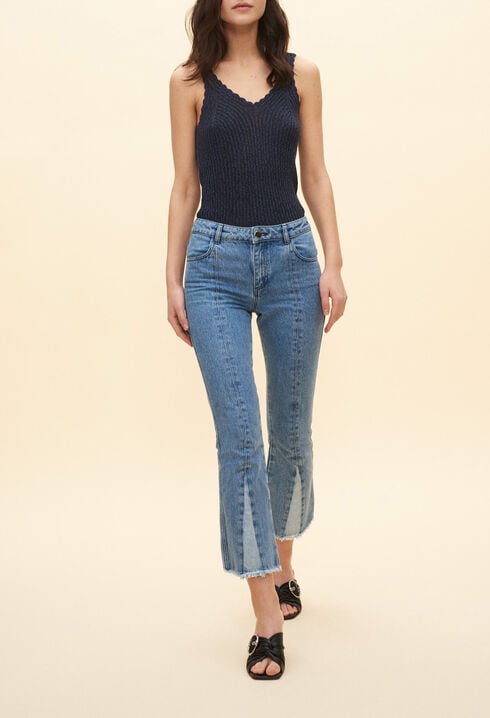 Flared blue jeans with frayed ends