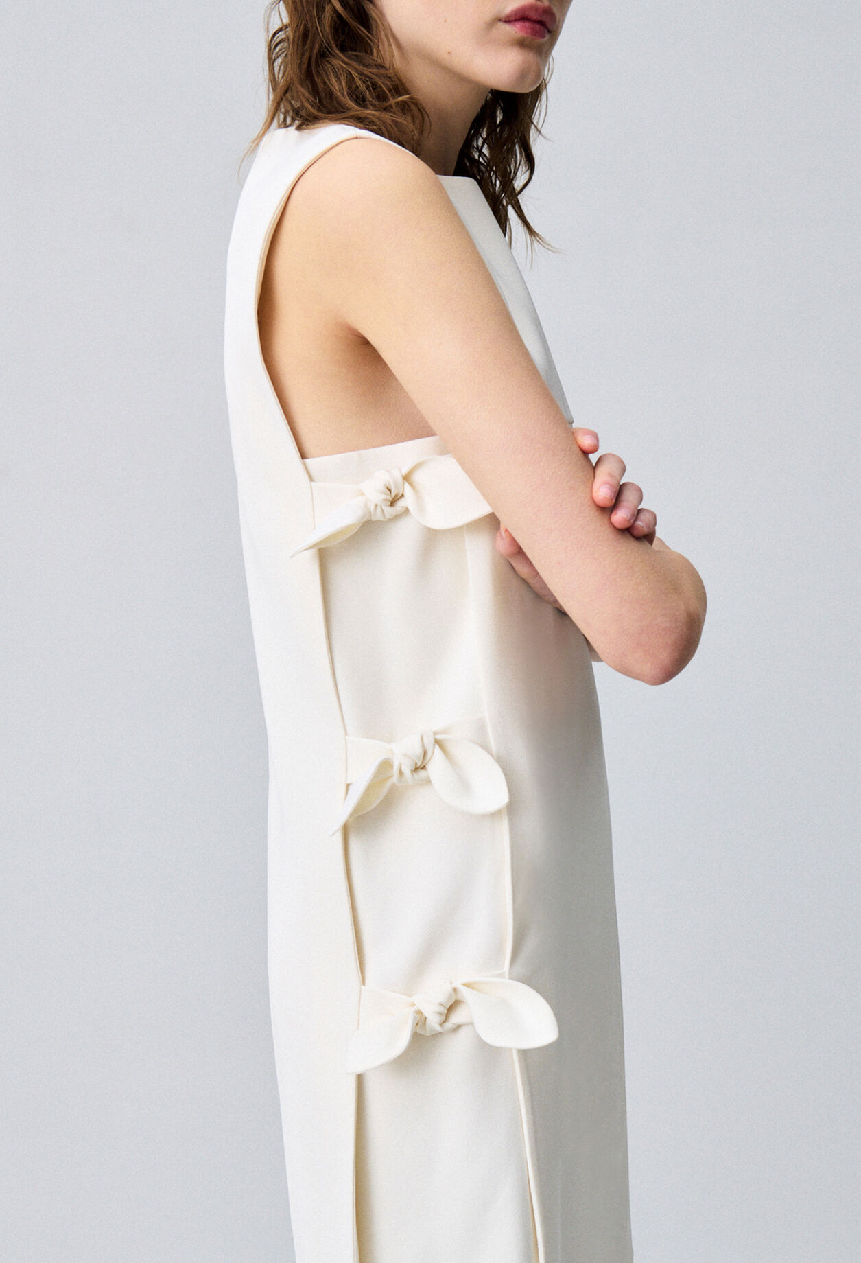 Short dress with bows