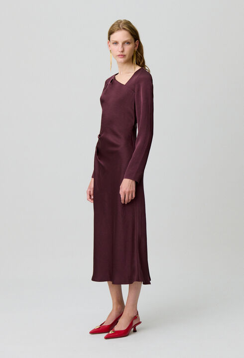 Robe longue satinée asymétrique