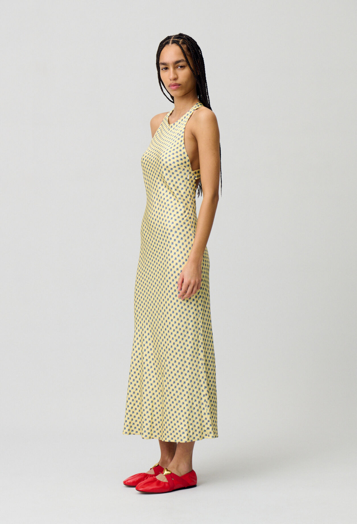 Langes, satiniertes Kleid