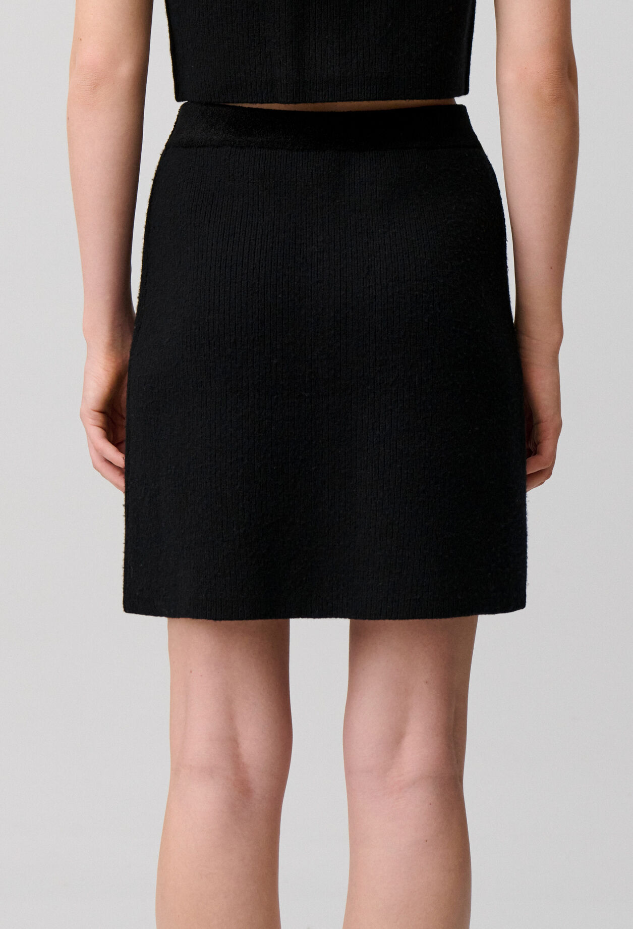 Short knitted skirt