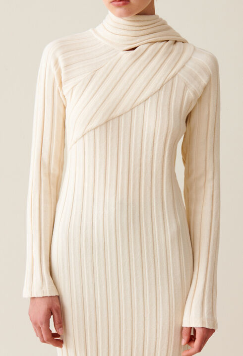 Long knitted dress with tie scarf