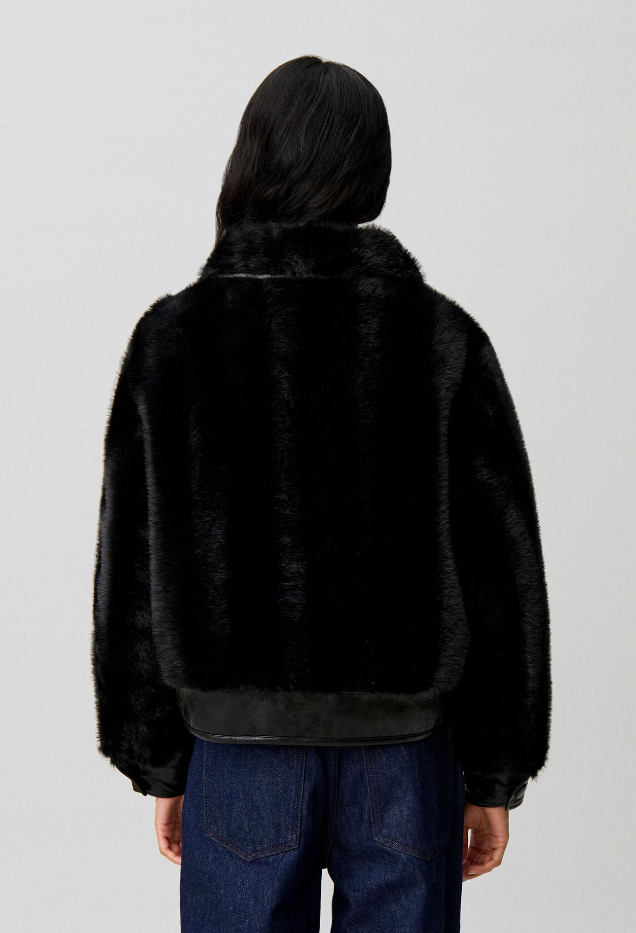 Kurze Kunstpelzjacke