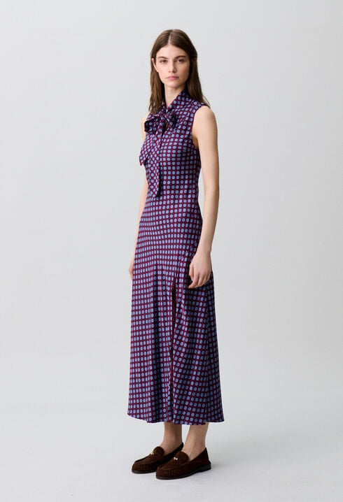 Langes flie&szlig;endes Spitzenkleid