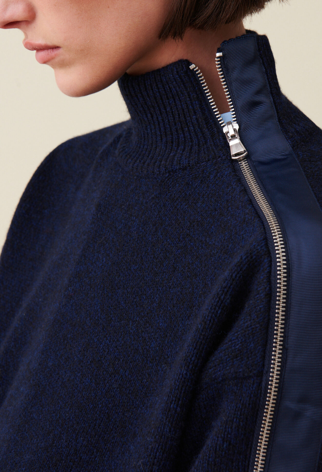 Pull col montant zipp&eacute; bleu marine