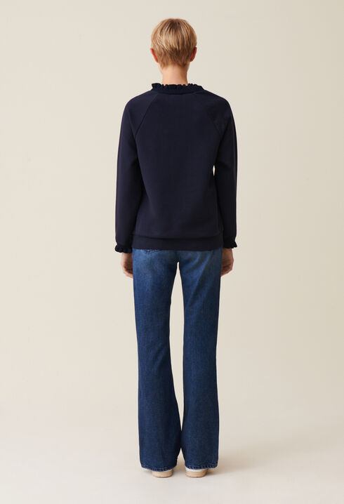 Short sweatshirt