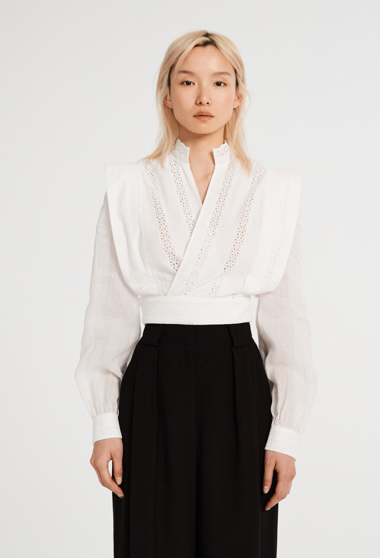 CLAUDIE PIERLOT パリで購入 白 レース　ブラウス 美品 CLAUDIE PIERLOT パリで購入 白 レース ブラウス 美品 - メルカリ