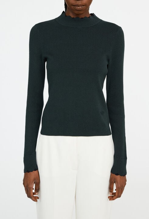 Sweater two-toned with scalloped collar