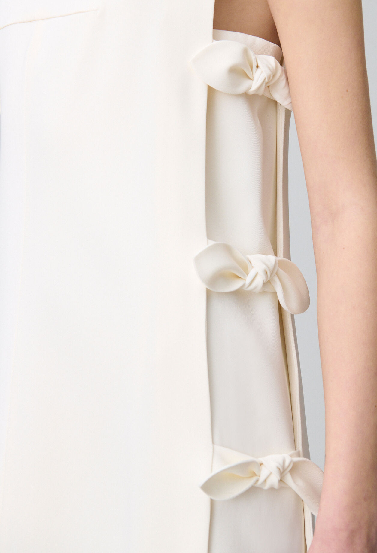Short dress with bows
