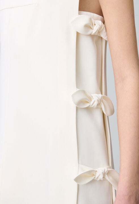 Short dress with bows