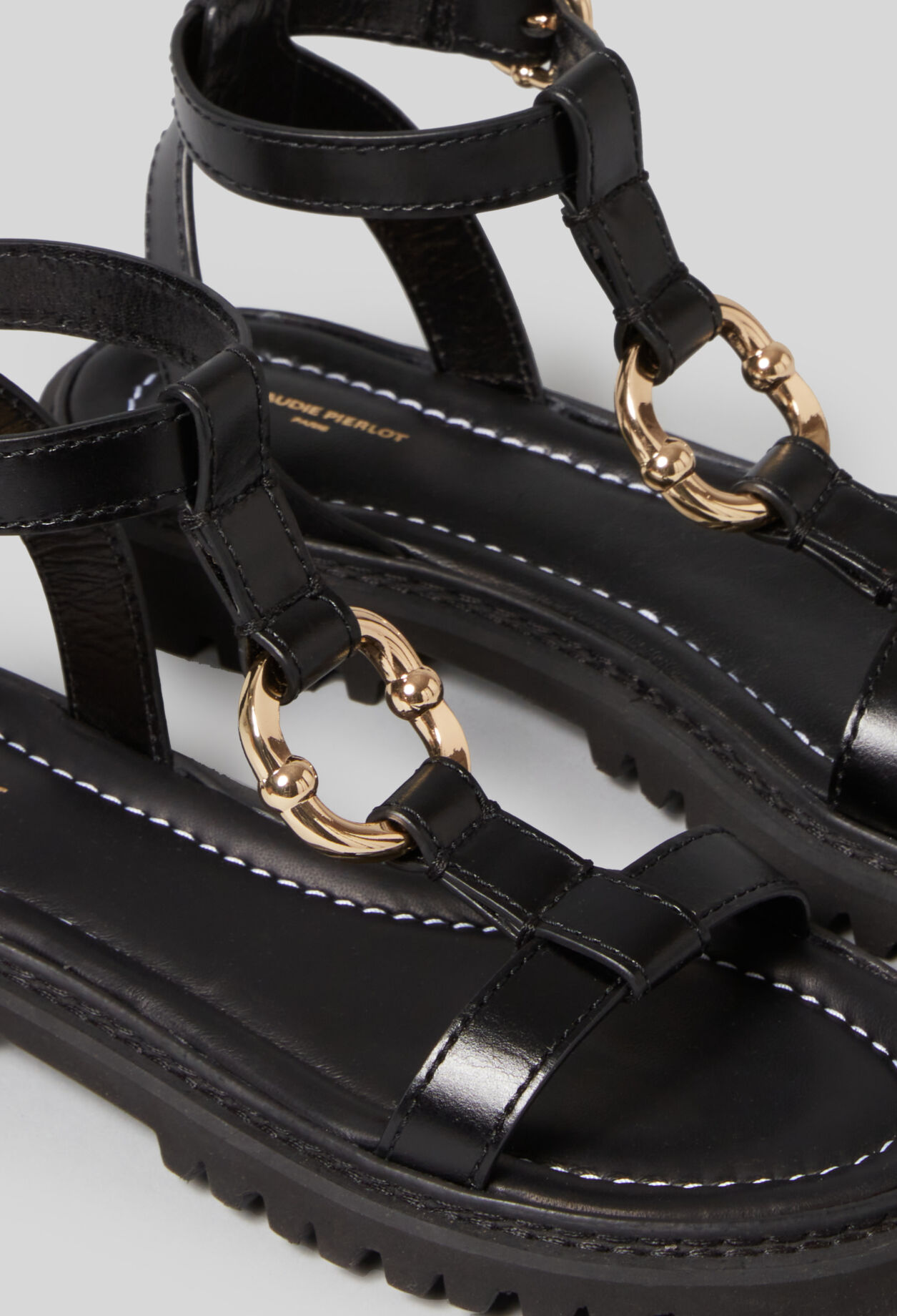 Sandales cuir anneau doré