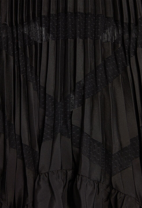 Langes, plissiertes Kleid mit Volants