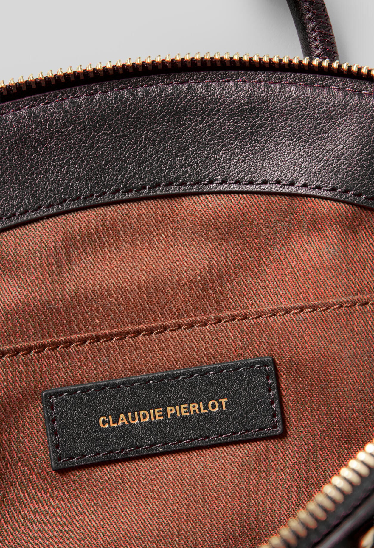 Glattledertasche mit Goldringen
