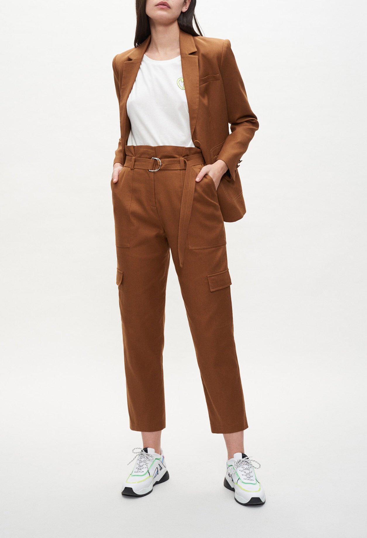 Straight-leg trousers with pockets