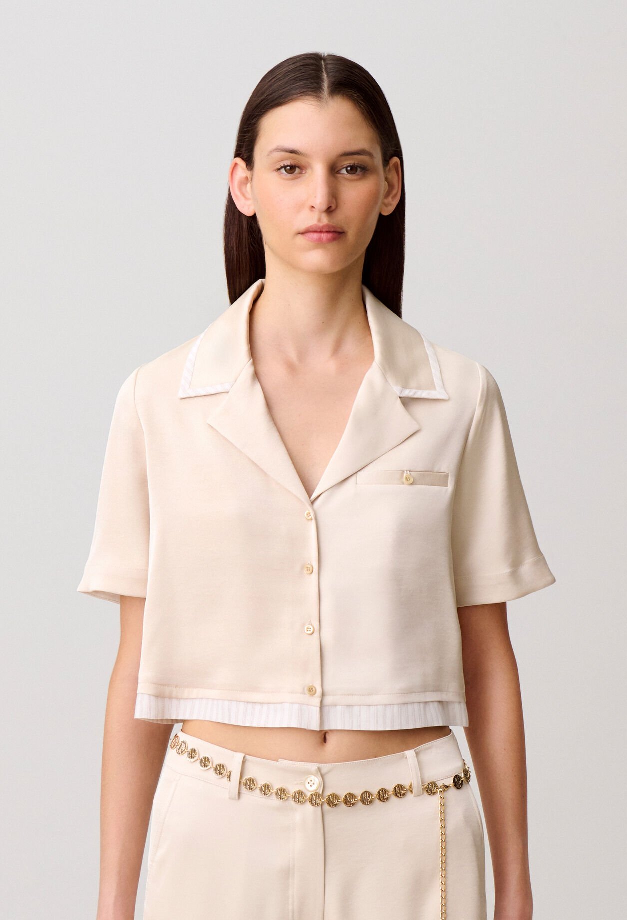 Chemise satin&eacute;e