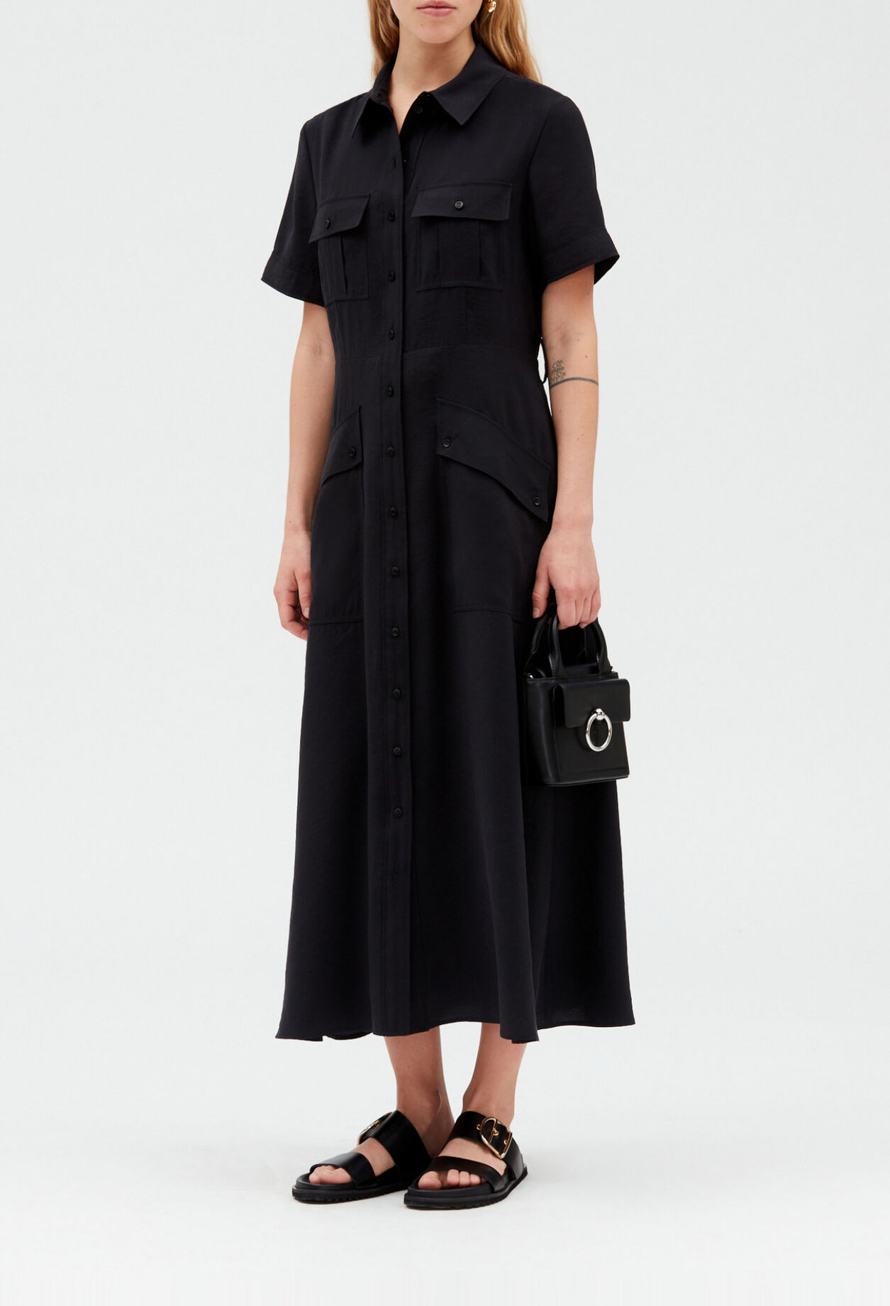 Robe midi fluide manches courtes 