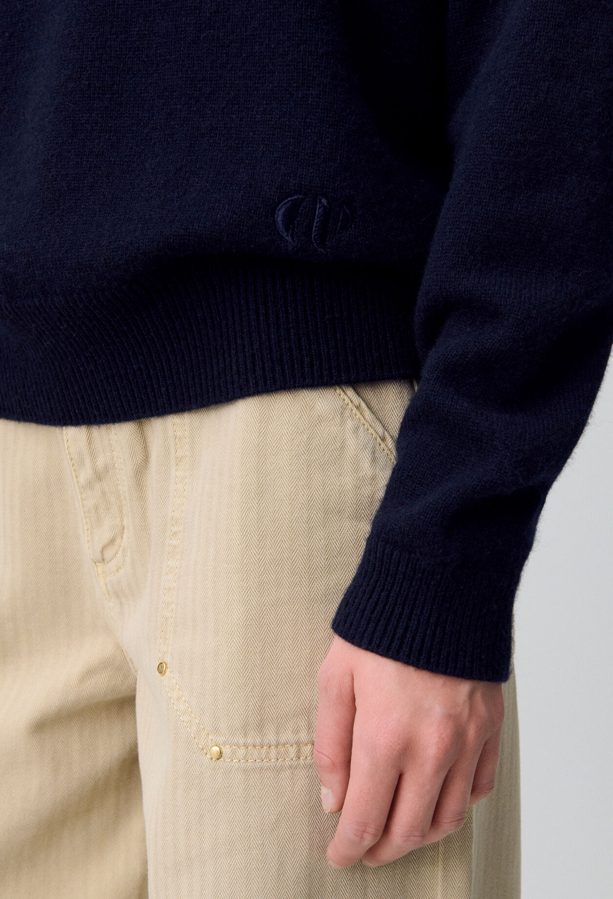 Marineblauer Kaschmirpullover