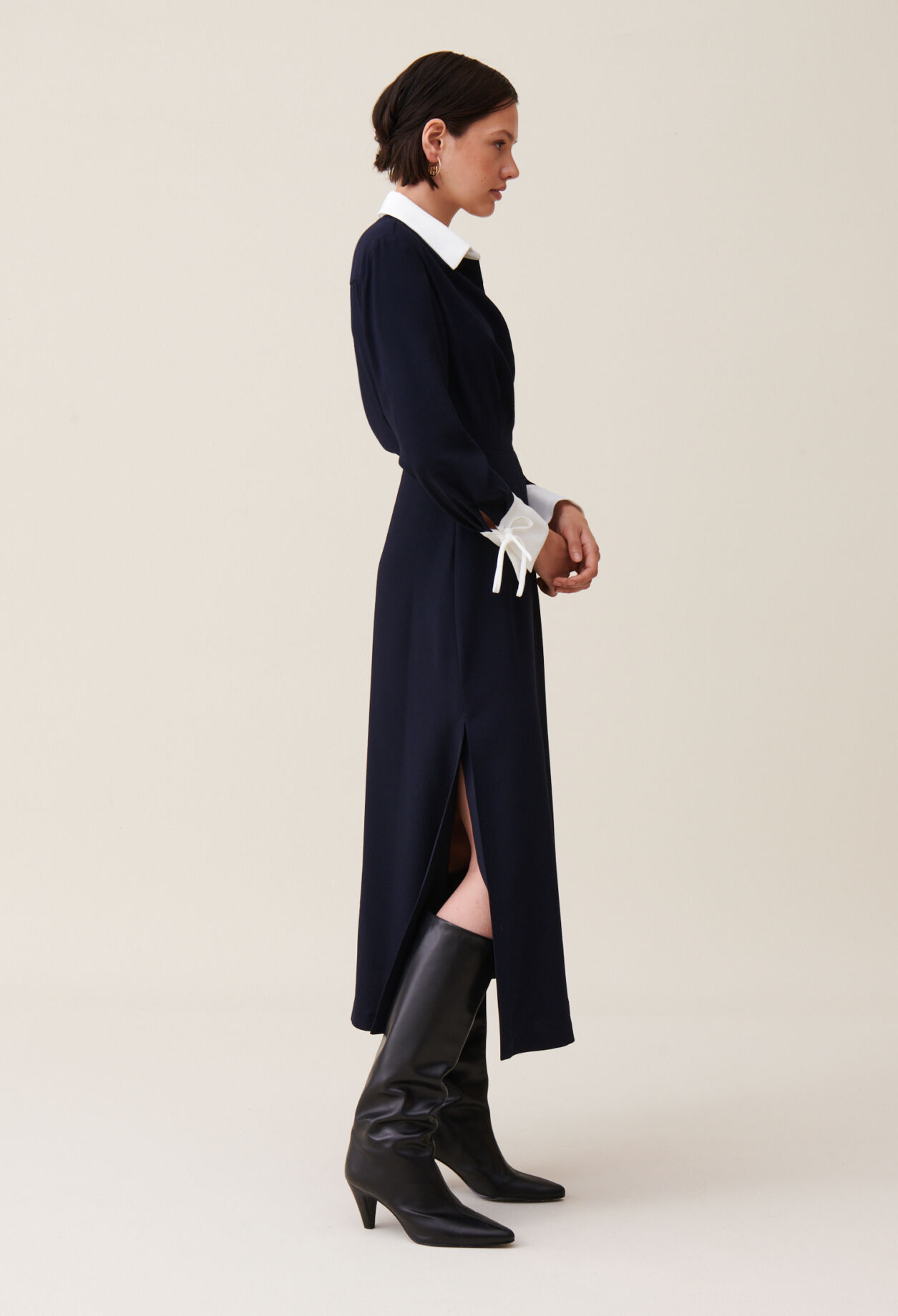Marineblaues langes Wickelkleid