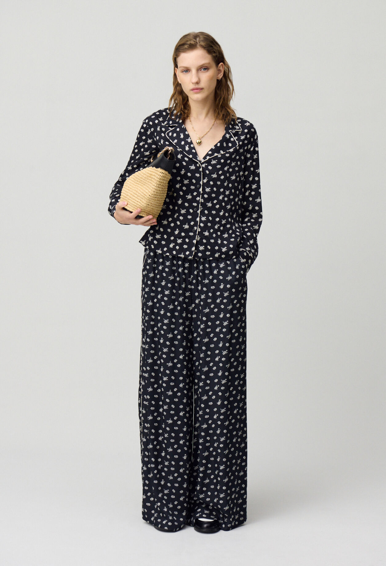 Short fluid blouse