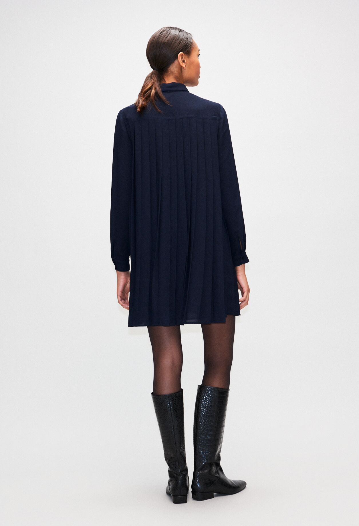 Robe chemise plissée détail lavallière