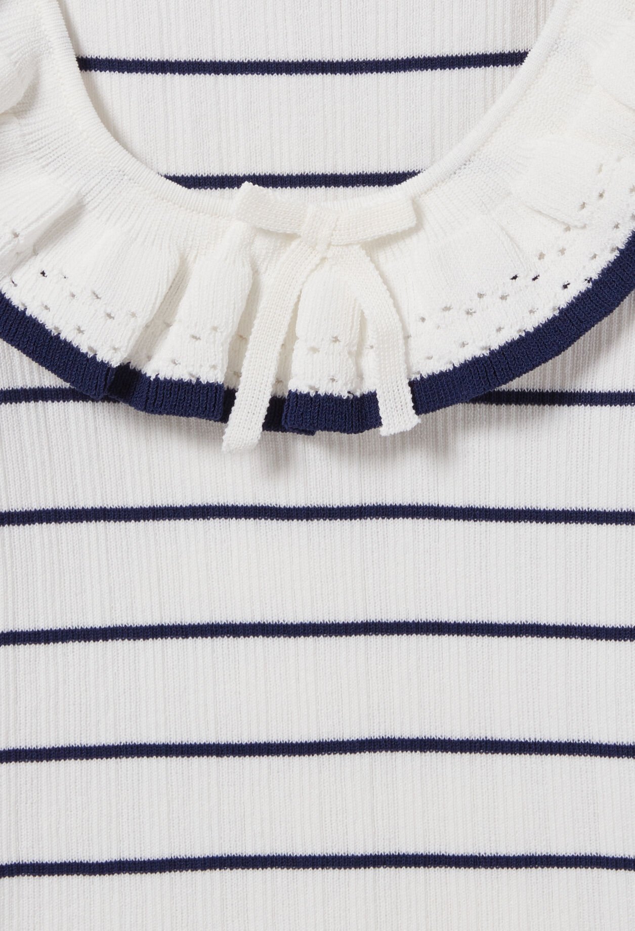 Gestreifter feiner Strickpullover