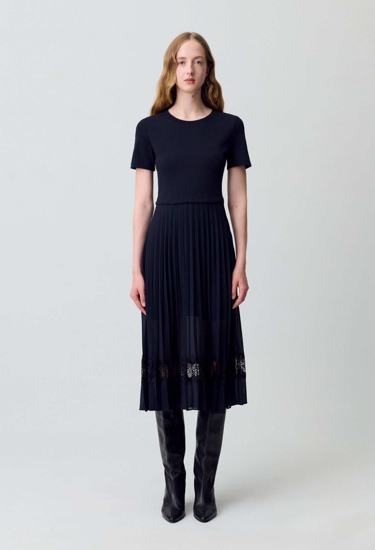 Zweifarbige Kleid in Schwarz und Marine 