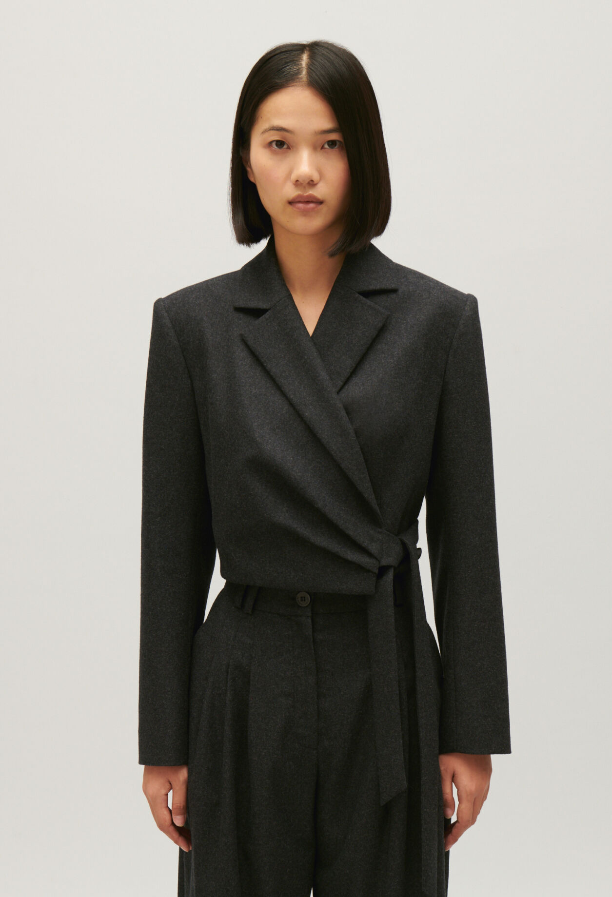 Kurzer grau melierter Blazer