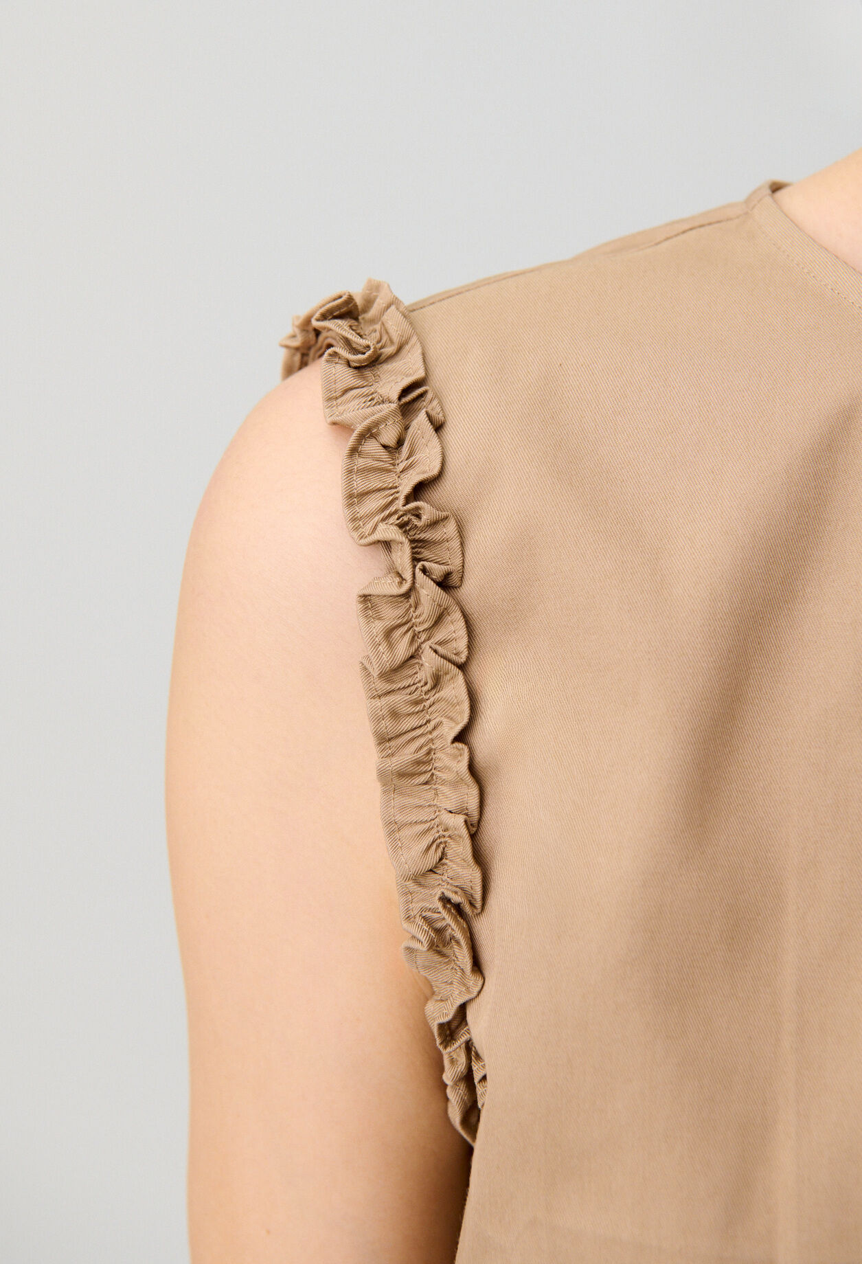 Kurzes Top mit Volants