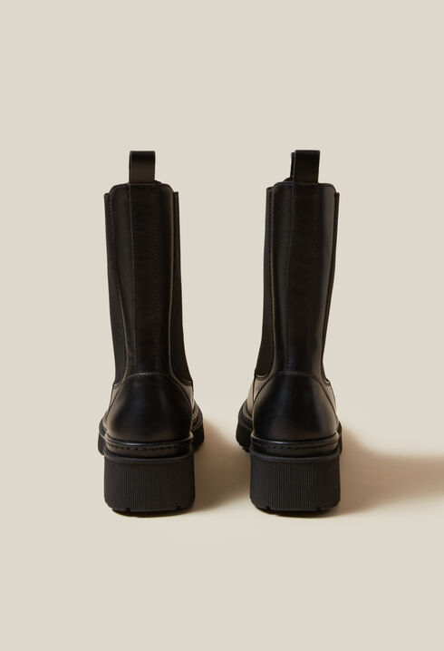 Black leather Chelsea boots