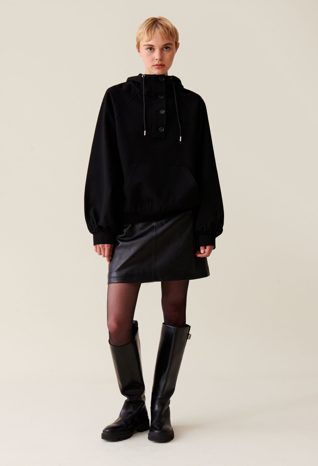 Schwarzes Kapuzen Sweatshirt