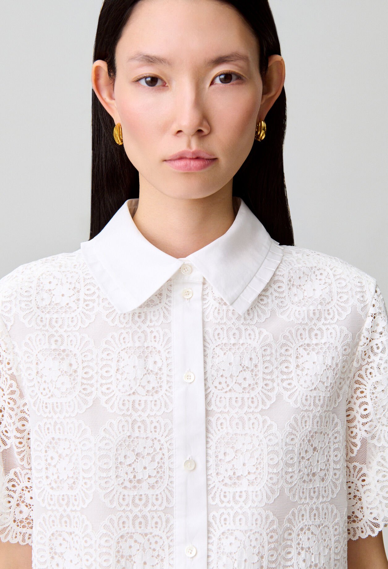 Cropped lace shirt