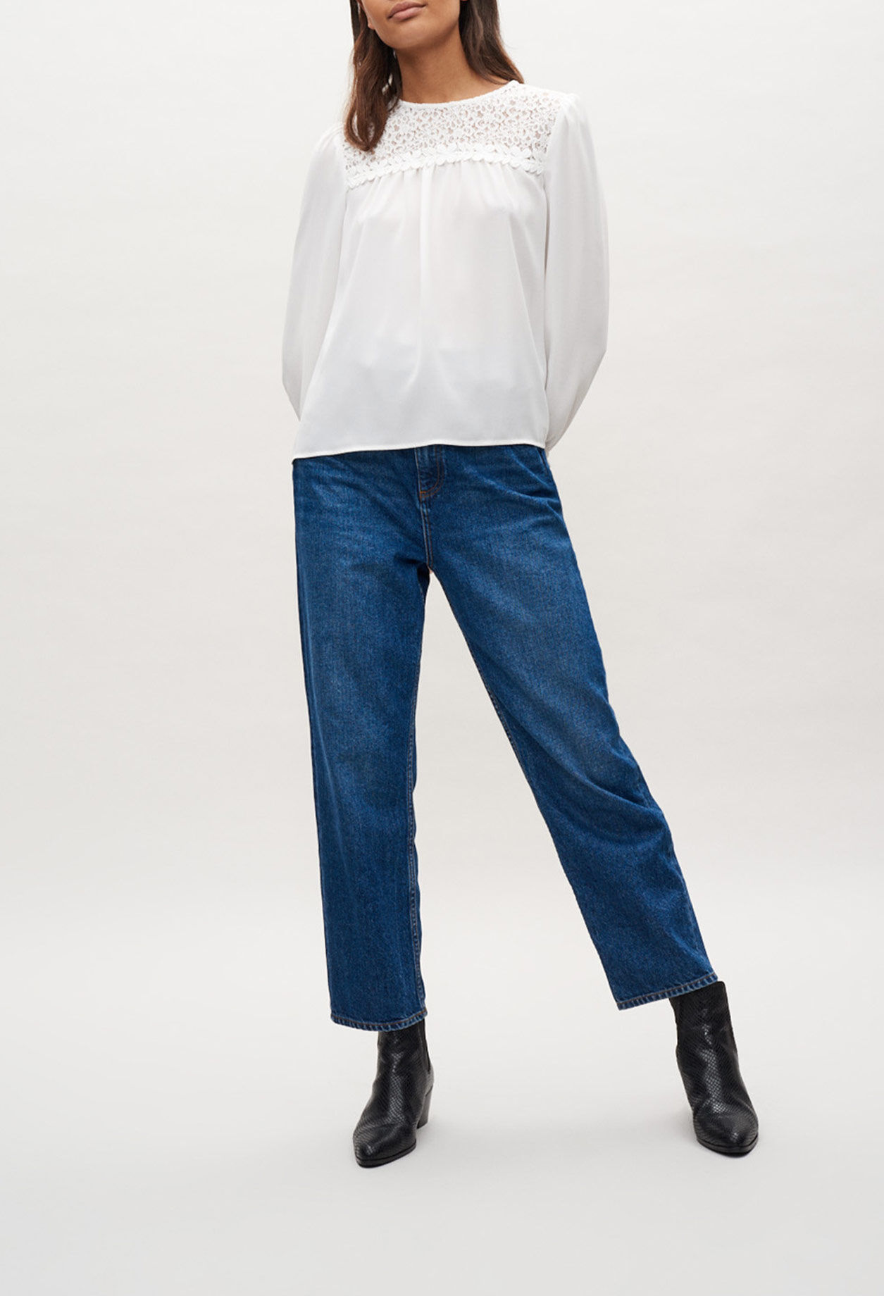 Bluse mit Gipürendetails