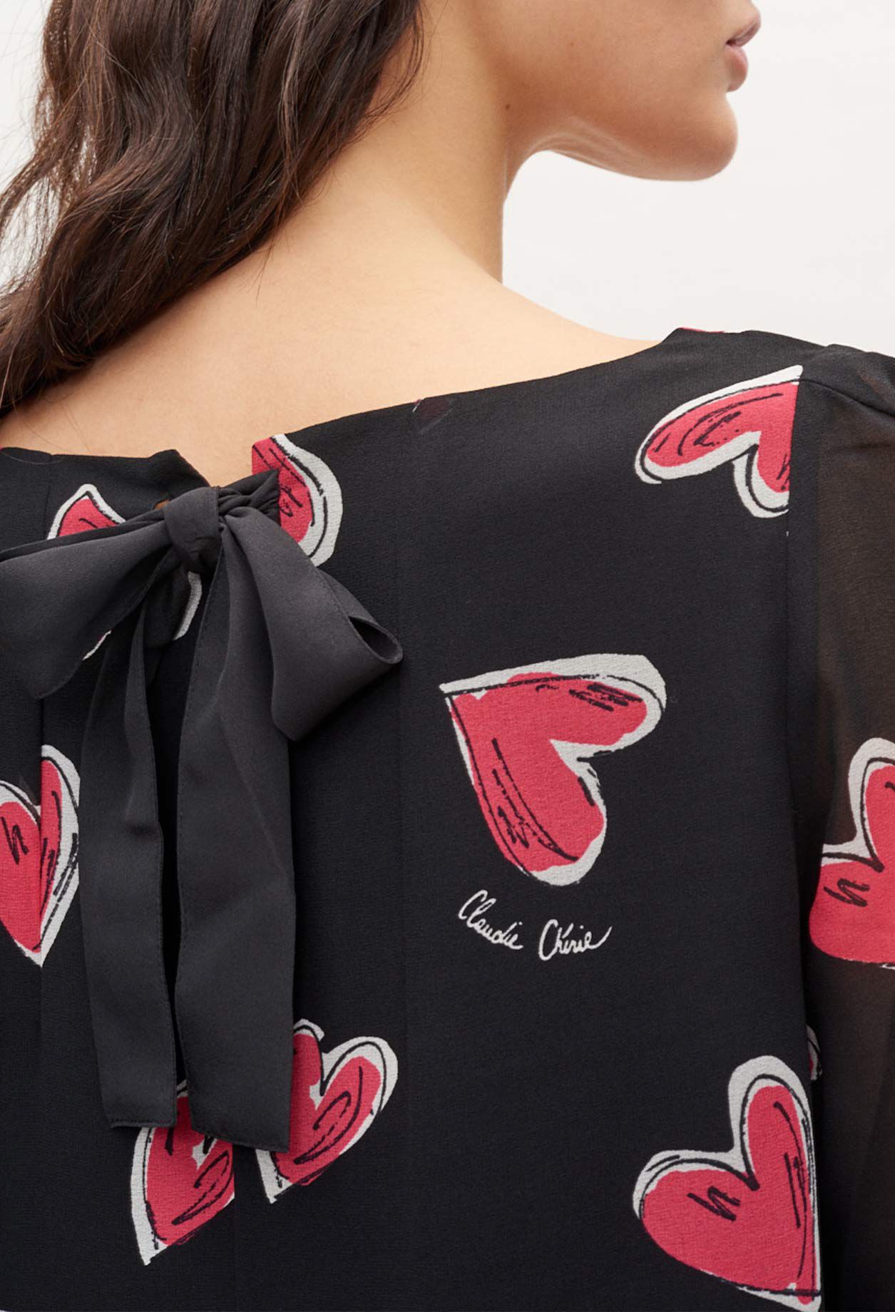 Ausgestelltes kurzes Kleid