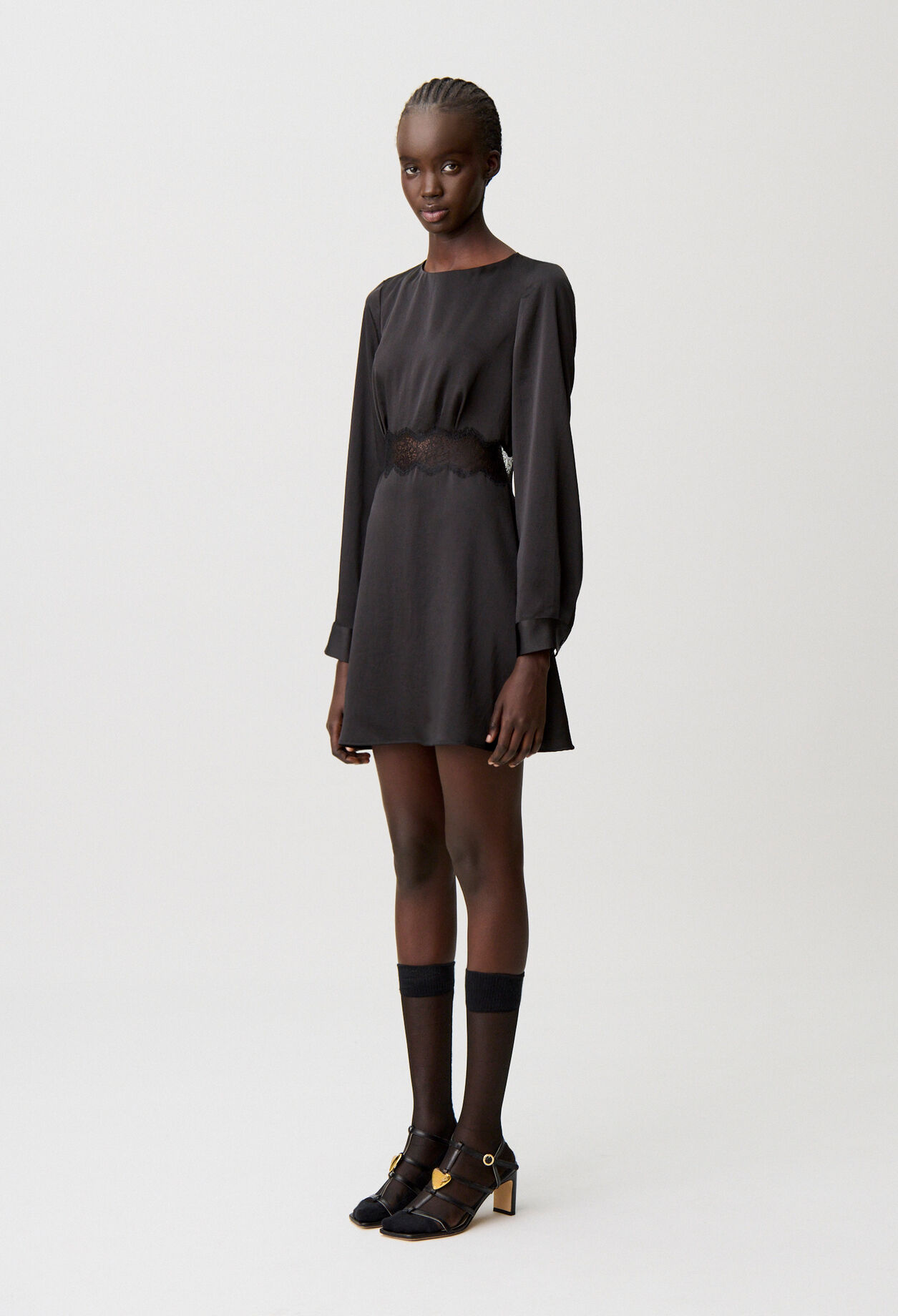 Robe courte fluide satin&eacute;e