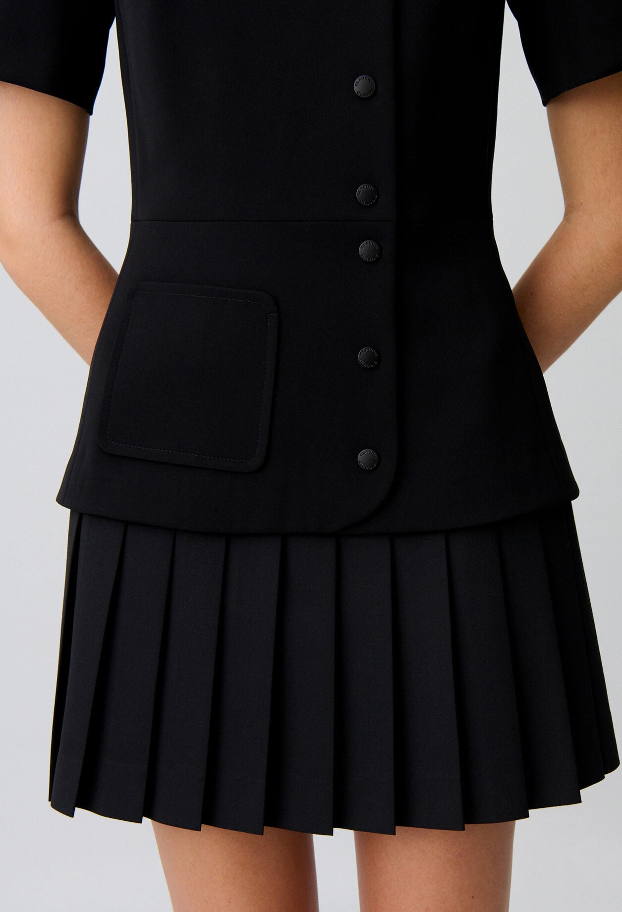 Kurzes Kleid, Plissee-Sch&ouml;&szlig;chen