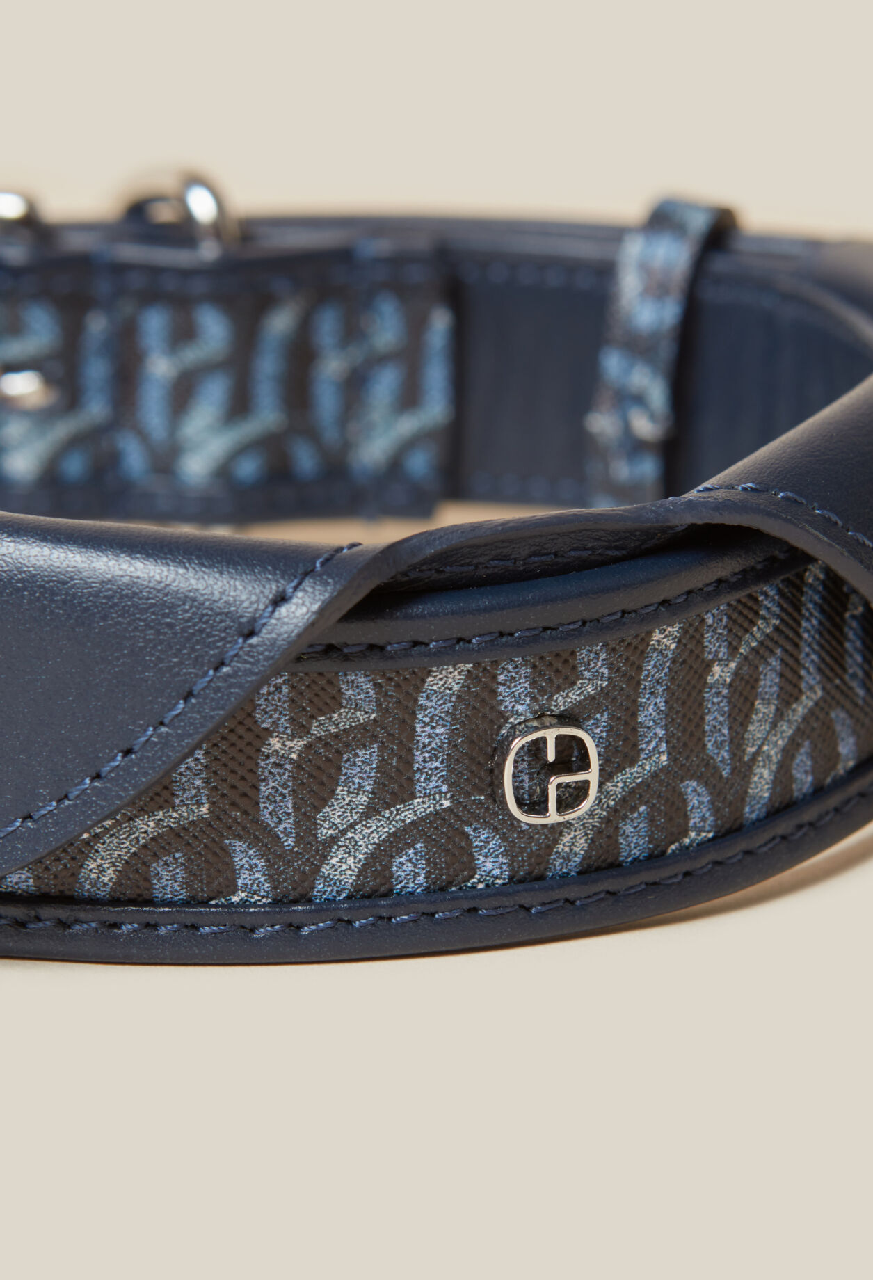 Collier chien monogramme CP