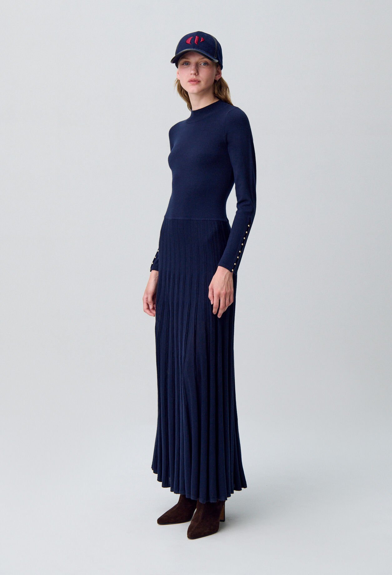 Langes Strickkleid mit Kragen