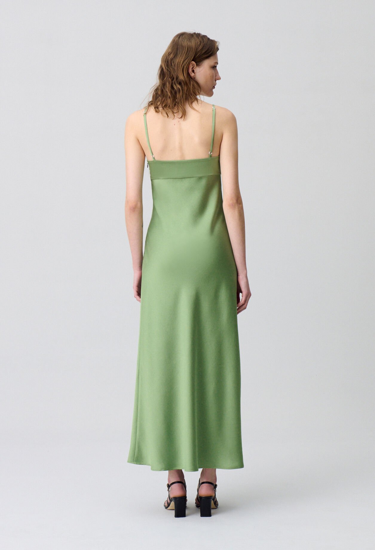 Robe longue satinée