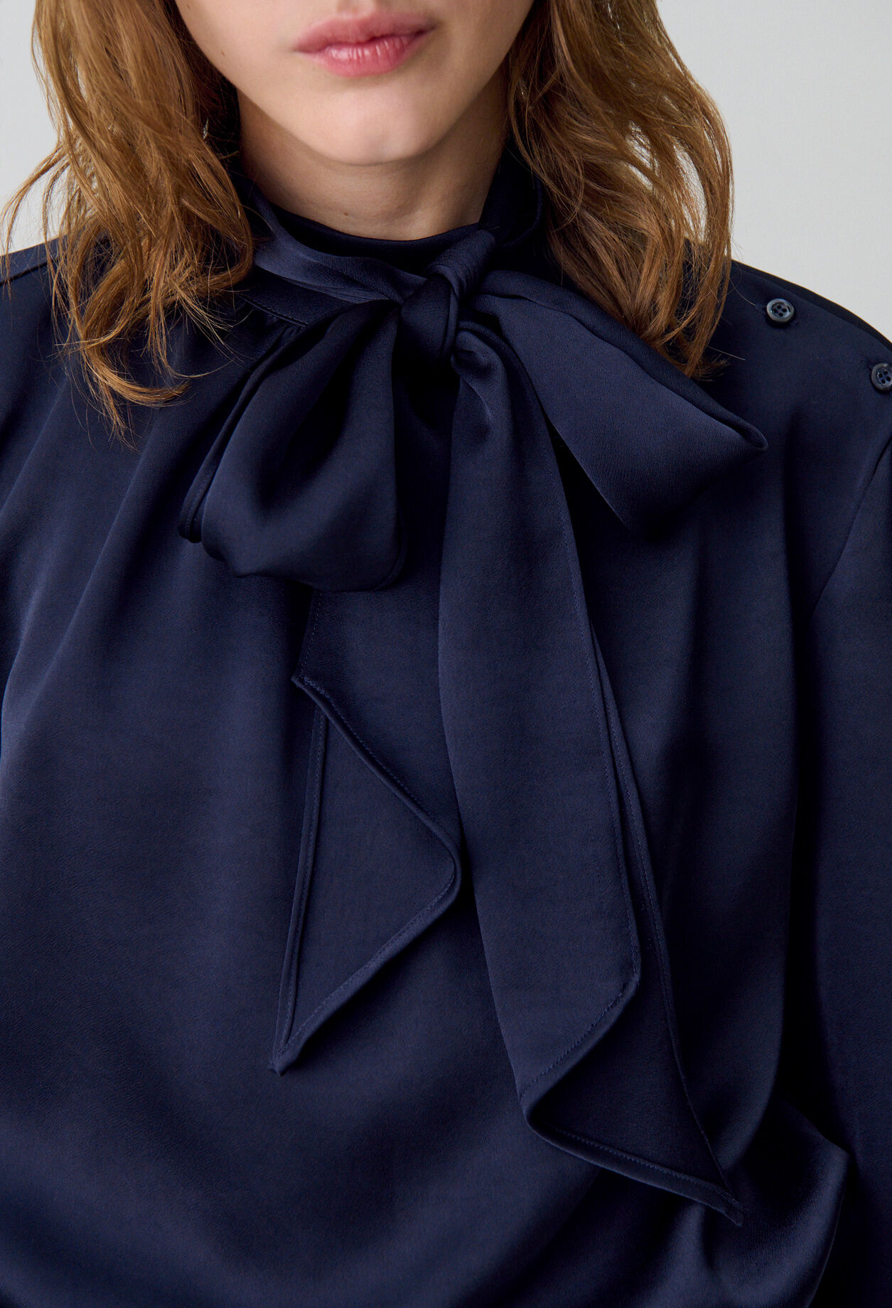 Blouse fluide col lavallière