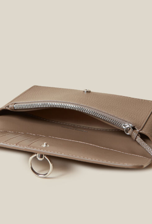 Große Tasche aus genarbtem Leder