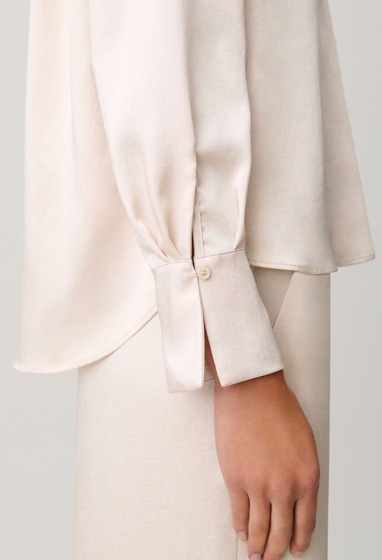 Flie&szlig;ende Bluse mit Kragen