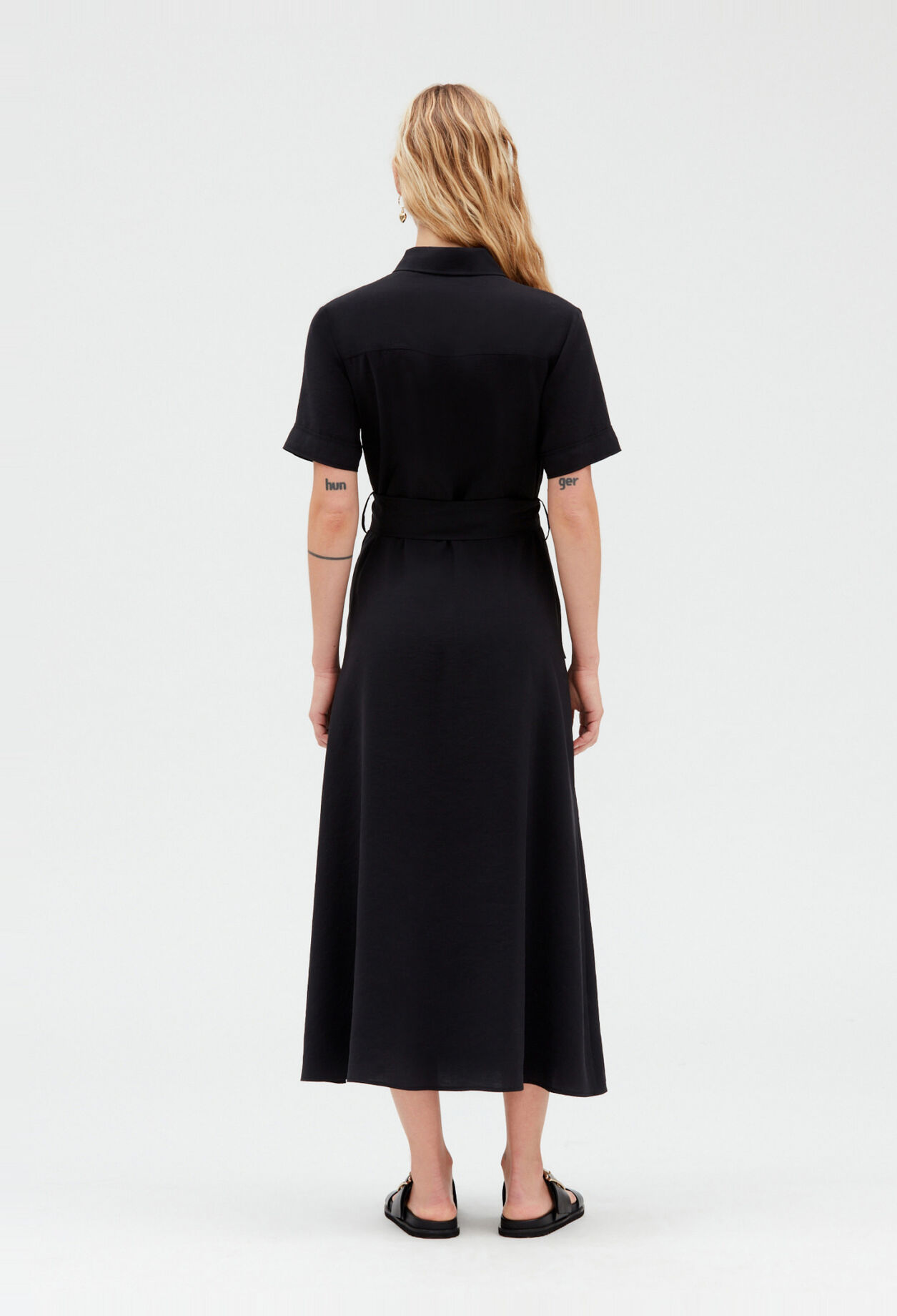 Robe midi fluide manches courtes 