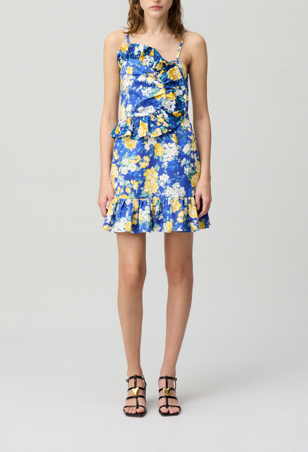 Robe courte volant&eacute;e